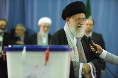 حضور مقام معظم رهبری در پای صندوق دومین مرحله از نهمین دوره انتخابات مجلس شورای اسلامی